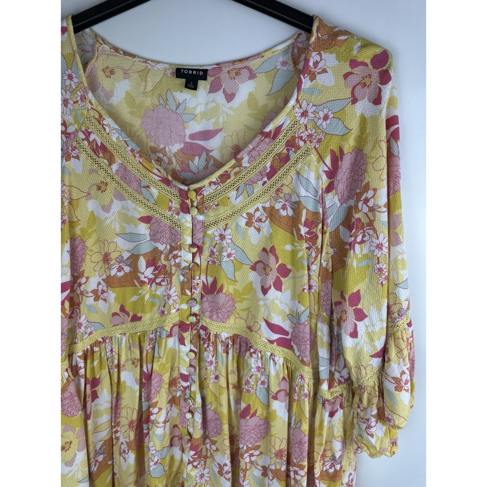 ✨2/$20 Torrid Rayon Embroidered Bell Sleeve Top Floral Yellow Plus Size 3X *Flaw - Picture 4 of 15